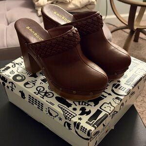 Bamboo Women's Brown Clogs